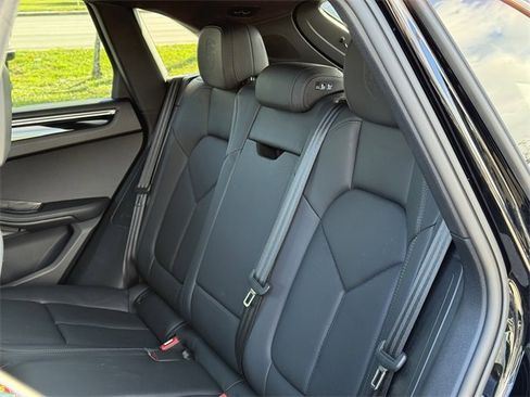 Used 2021 Porsche Macan S image 28