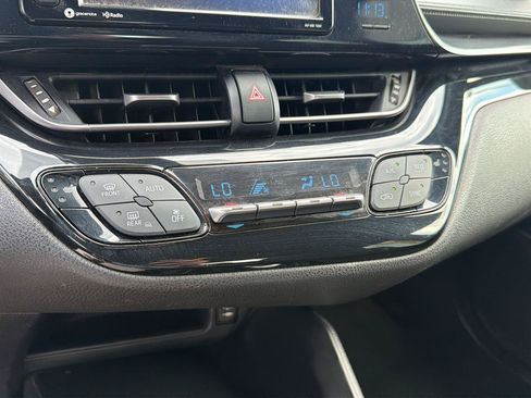 Used 2018 Toyota C-HR XLE FWD image 25