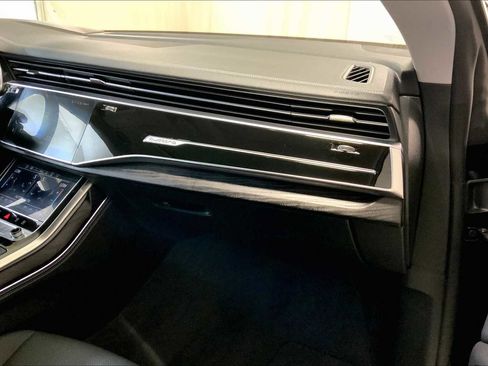 Used 2023 Audi Q8 Prestige image 18