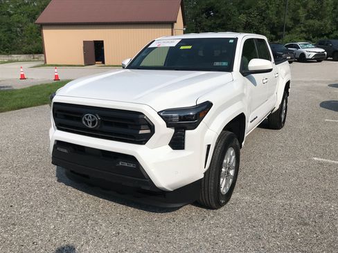 Certified 2024 Toyota Tacoma SR5 AWD/4WD image 4