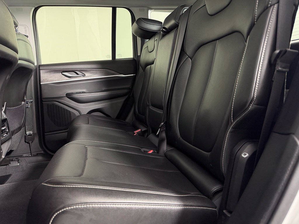 Used 2023 Jeep Grand Cherokee Limited w/ Black Appearance Package RWD image 20