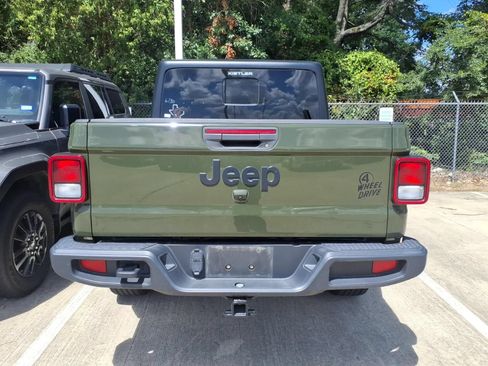 Used 2022 Jeep Gladiator Sport AWD/4WD image 6