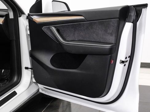 Used 2023 Tesla Model Y Long Range image 47