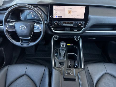 Used 2025 Toyota Grand Highlander AWD image 15
