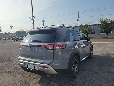 Used 2022 Nissan Pathfinder Platinum w/ Cargo Package AWD/4WD image 5