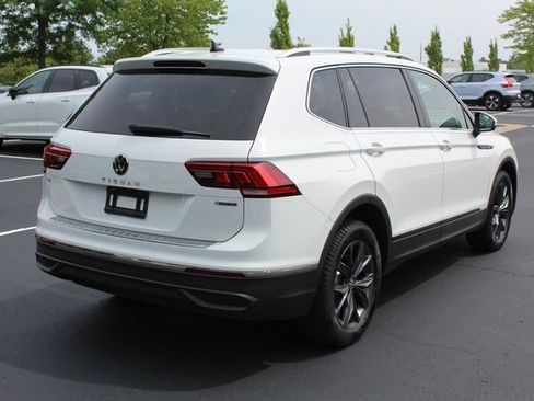 Used 2022 Volkswagen Tiguan SE AWD/4WD image 3