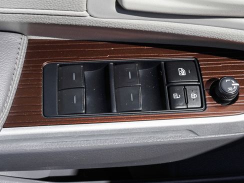 Used 2023 Toyota Sienna LE AWD/4WD image 19