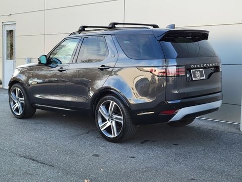 Used 2023 Land Rover Discovery Metropolitan Edition image 3