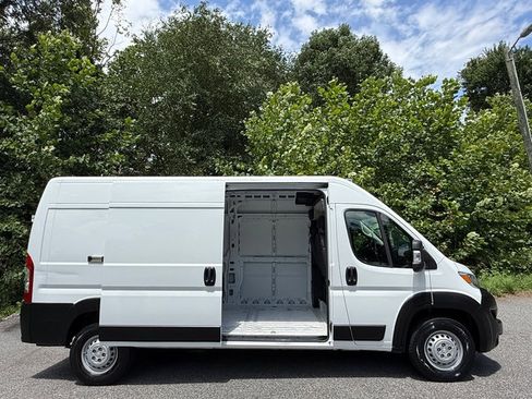 Used 2025 RAM ProMaster 2500 w/ Convenience Group FWD image 6