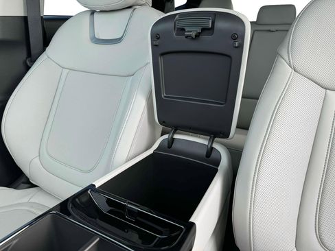 New 2025 Hyundai Tucson Limited image 18