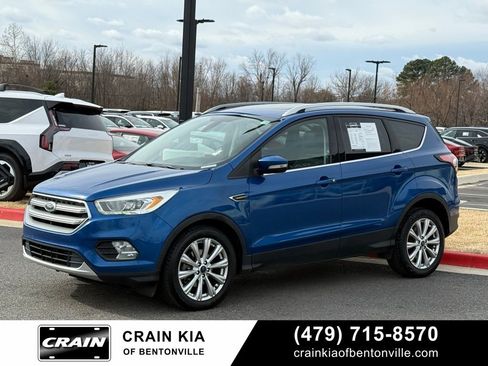 Used 2017 Ford Escape Titanium image 3