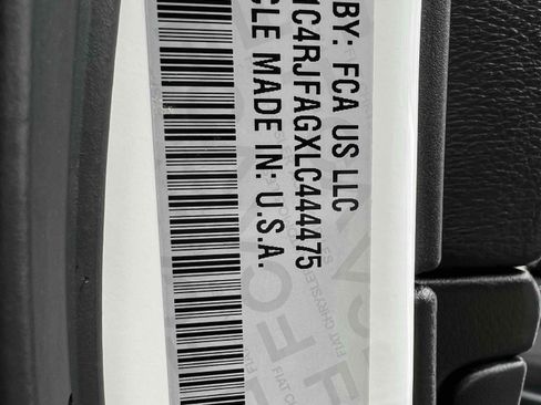 Used 2020 Jeep Grand Cherokee Laredo image 45