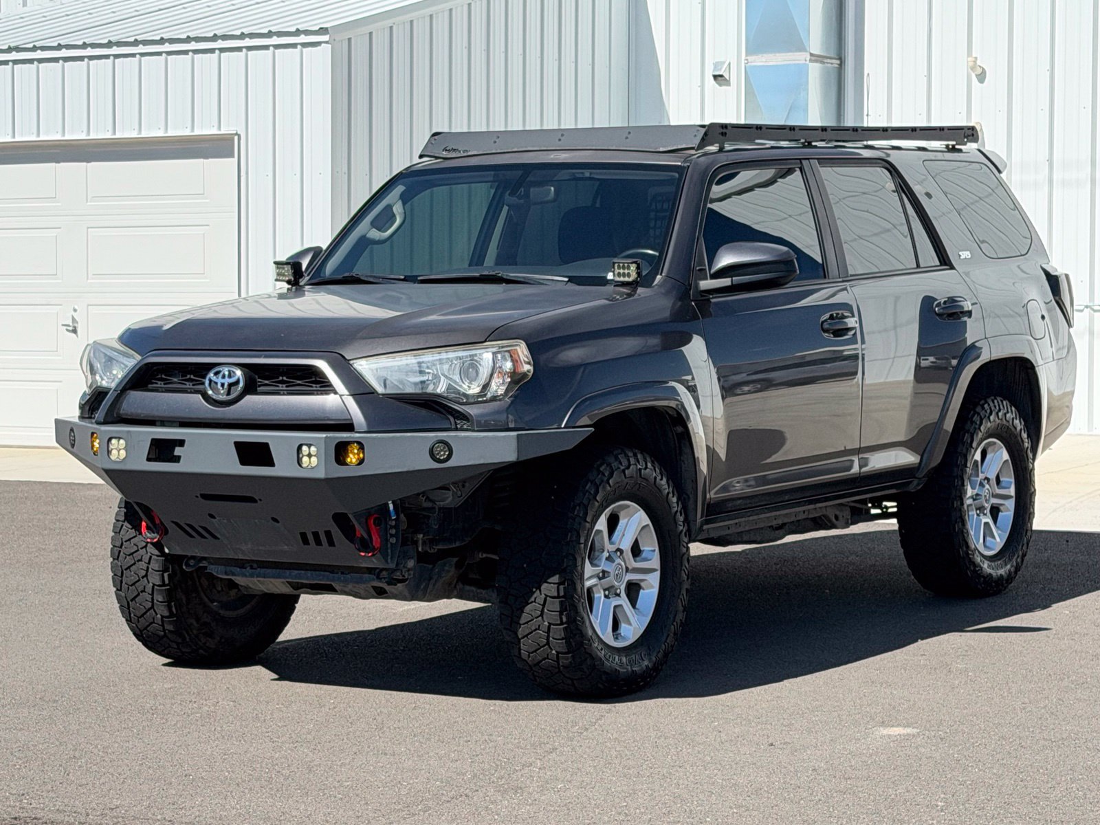 Used 2017 Toyota 4Runner SR5 AWD/4WD image 3