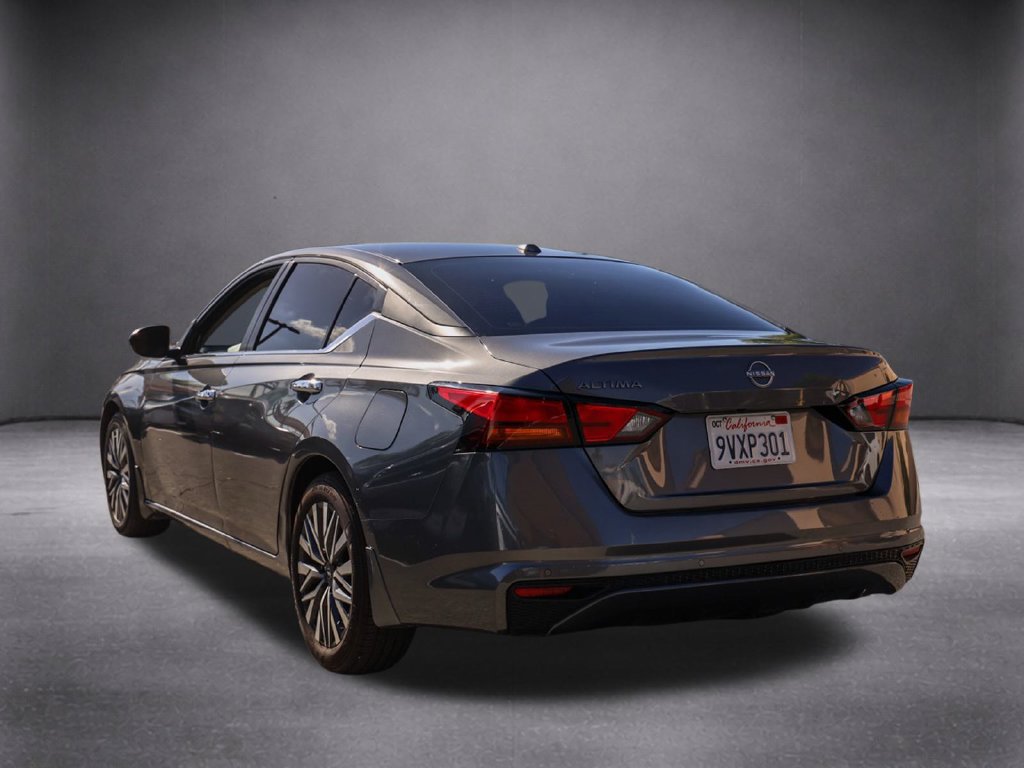 Used 2025 Nissan Altima 2.5 SV FWD image 7