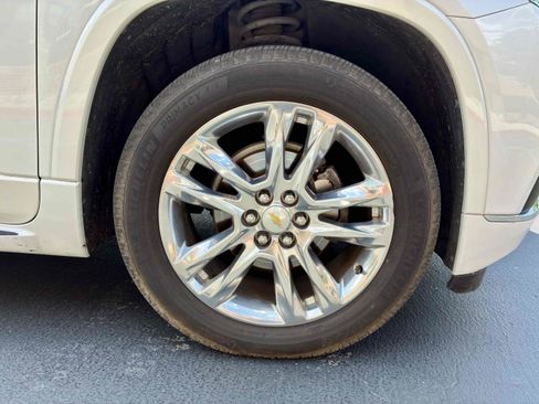 Used 2018 Chevrolet Traverse High Country w/ LPO, 'HIT The Road' Package AWD/4WD image 12