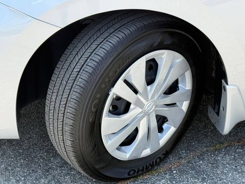 Used 2025 Nissan Versa S w/ Trunk Package FWD image 18