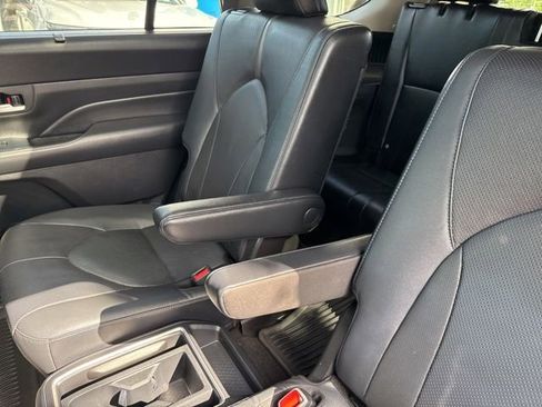 Used 2024 Toyota Grand Highlander AWD image 17