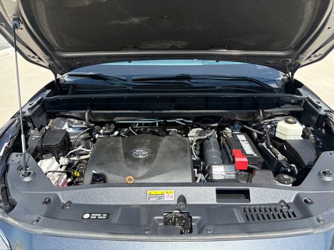 Used 2020 Toyota Highlander XLE FWD image 23