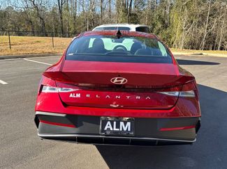 New 2026 Hyundai Elantra SE video 4