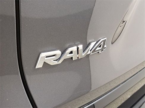Used 2022 Toyota RAV4 XSE image 9