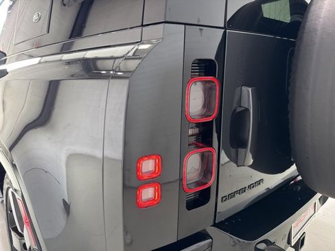 Used 2024 Land Rover Defender 90 V8 image 16