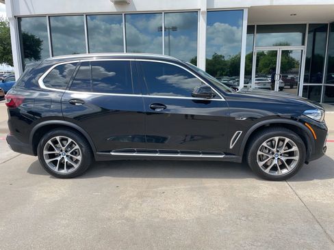 Used 2023 BMW X5 xDrive45e image 3