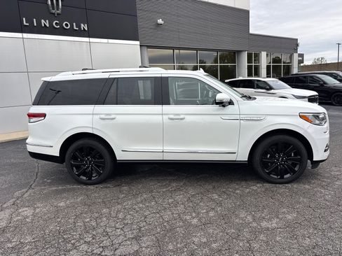 Used 2023 Lincoln Navigator Reserve AWD/4WD image 8