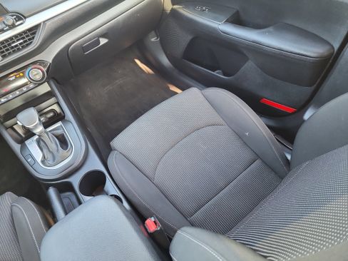 Used 2019 Kia Forte LXS image 13