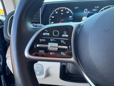 Used 2022 Mercedes-Benz GLE 350 4MATIC w/ Premium Package image 17