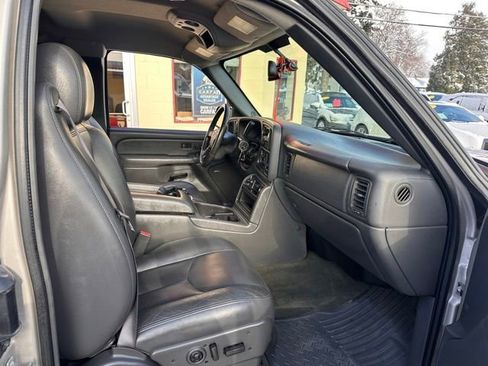 Used 2004 Chevrolet Silverado 2500 LT w/ Heavy-Duty Power Package image 16