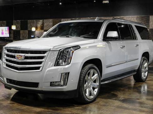 Used 2019 Cadillac Escalade ESV Luxury AWD/4WD image 7