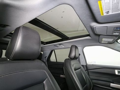 Used 2023 Ford Explorer XLT w/ Equipment Group 202A AWD/4WD image 18