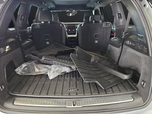 Used 2022 Jeep Grand Cherokee L Overland w/ Luxury Tech Group IV AWD/4WD image 26