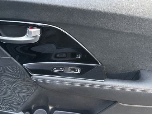 Used 2022 Kia Niro EX w/ Cold Weather Package image 39