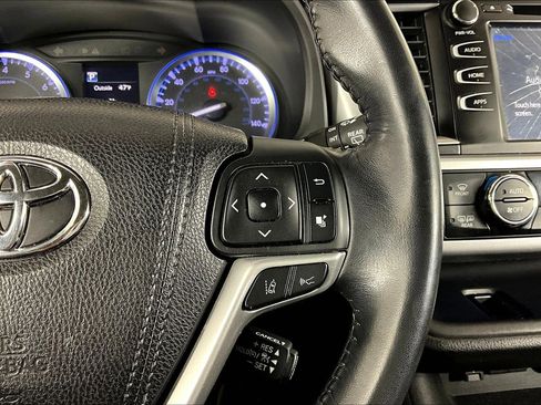 Used 2018 Toyota Highlander SE image 13