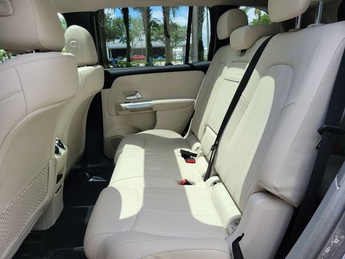 Used 2023 Mercedes-Benz GLB 250 image 10