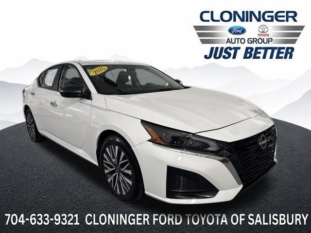 Used 2025 Nissan Altima 2.5 SV FWD image 1
