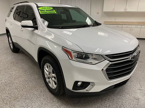 Used 2020 Chevrolet Traverse LT image 3