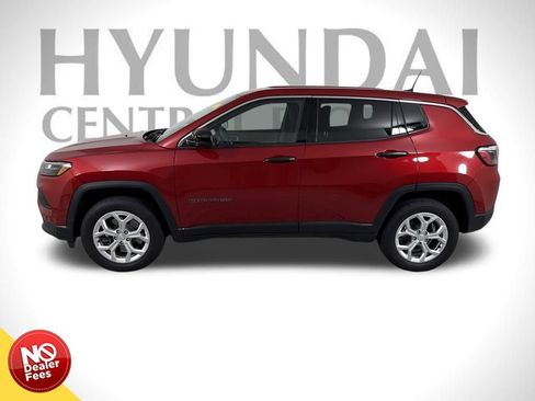 Used 2024 Jeep Compass Sport image 7