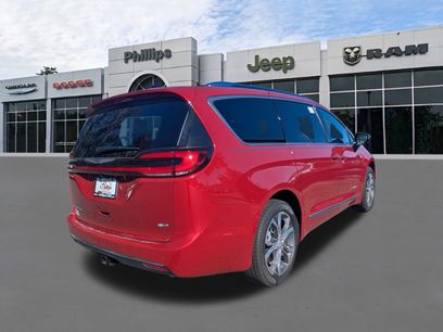 New 2026 Chrysler Pacifica Pinnacle w/ Trailer Tow Group