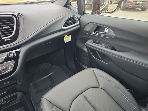 New 2026 Chrysler Pacifica Select FWD image 12