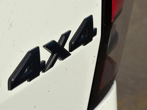 New 2026 Nissan Frontier SV w/ Tow Package image 9