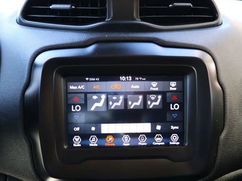 Used 2019 Jeep Renegade Latitude FWD image 48