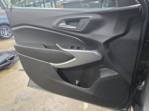Used 2024 Chevrolet Trax RS w/ Sunroof Package FWD image 27