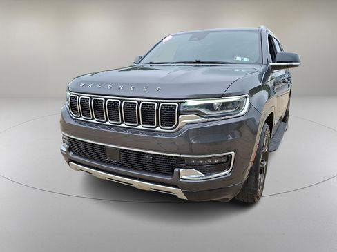 Used 2024 Jeep Wagoneer Series III AWD/4WD image 4