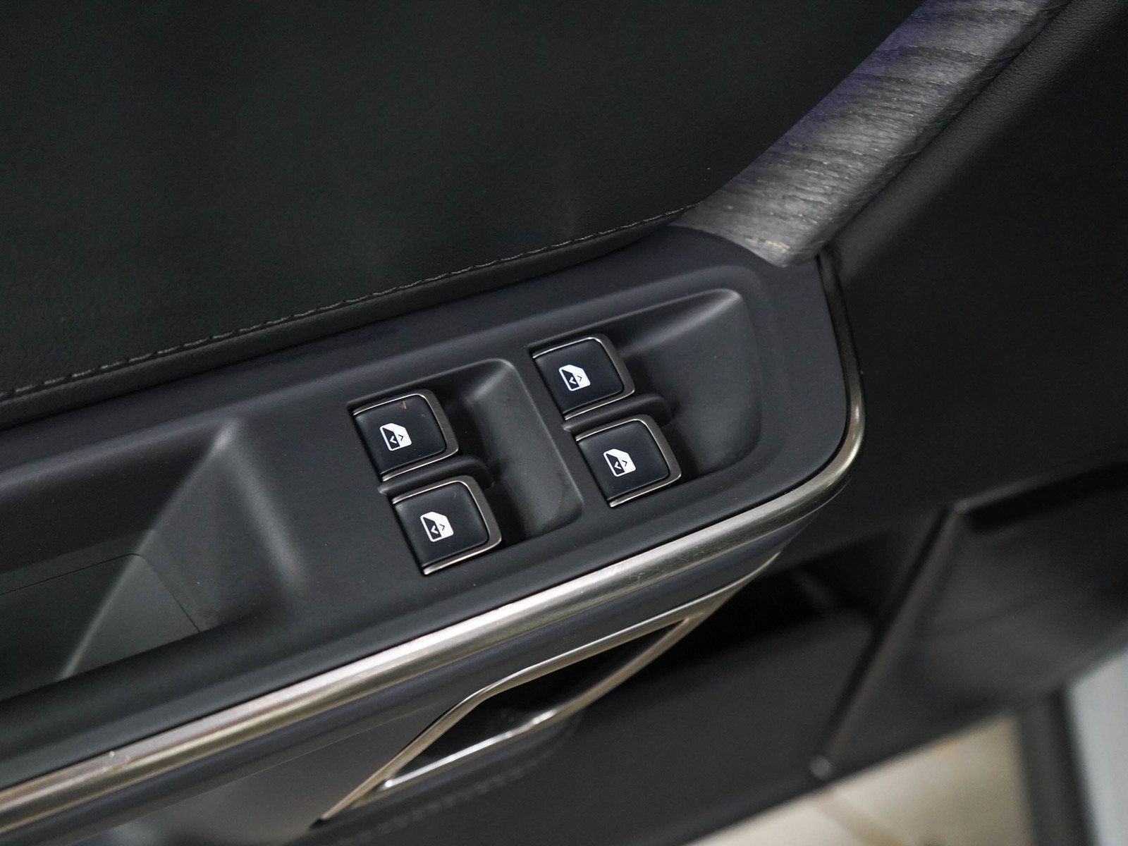 Used 2024 Rivian R1S Adventure Dual AWD/4WD image 21