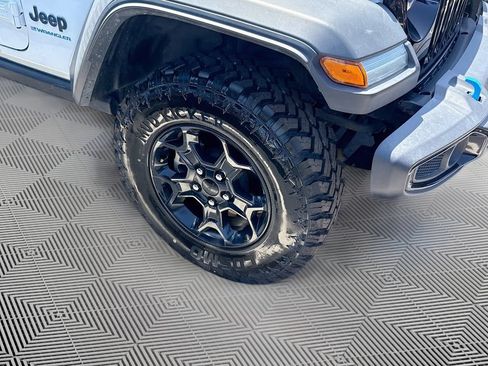 Used 2023 Jeep Wrangler Unlimited w/ 8.4" Radio Group AWD/4WD image 5