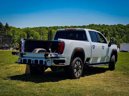 New 2026 GMC Sierra 2500 Denali w/ Denali Reserve Package AWD/4WD image 4