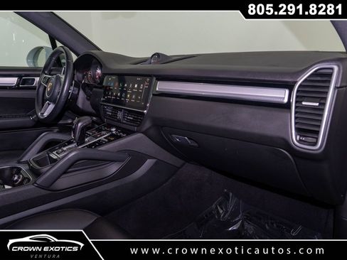 Used 2023 Porsche Cayenne Platinum Edition image 47