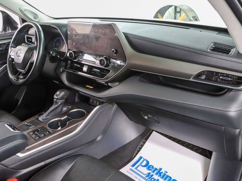 Used 2023 Toyota Highlander Limited AWD/4WD image 30